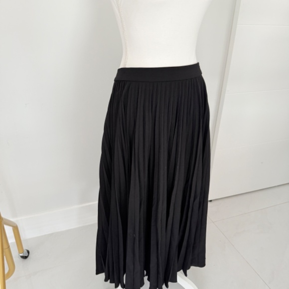 Michael Kors Collection Black Mid Calf Pleated Skirt Workwear or Evening Wear - Picture 5 of 12